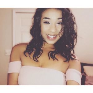 Meet your Posher, Desiree